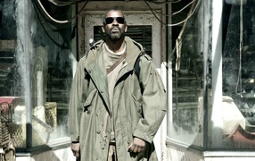 Главный герой фильма Книга Илая