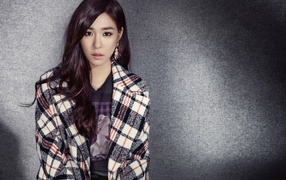 Тиффани Хванг на сером фоне, группа Girls’ Generation