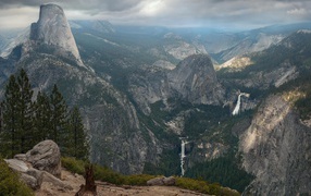 Скалы в парке Йосемити в США