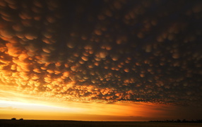 Удивительные облака на закате