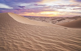Бежевый песок в пустыне