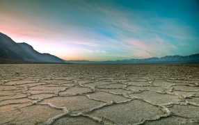 Сухая пустынная местность