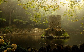 Каменная башенка на острове