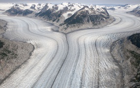 Два ледника сливаются в один