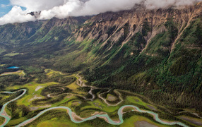 Зеленая долина с рекой 