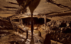 Пещерные сталактиты