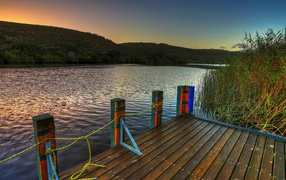 Веревки на деревянном причале