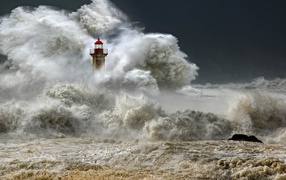 Powerful wave washed over the lighthouse