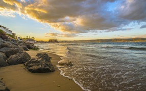 Каменистое побережье морского залива