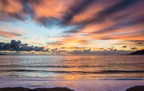 Закат на пляже Корсики