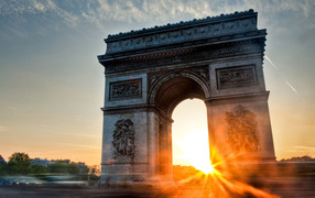 Солнце в триумфальной арке