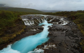 Водопад и голубая река