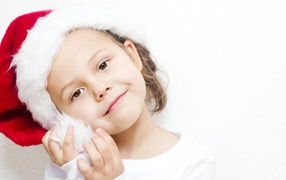 Девочка в шапке Санты