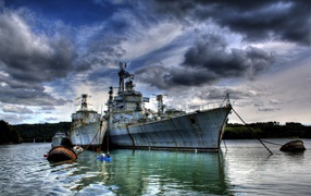 Военные корабли на вечном причале в бухте