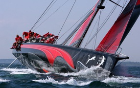 Яхта в фирменном стиле Пума