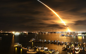 Запуск ракеты над морем