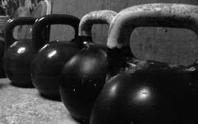 Гири в спортзале