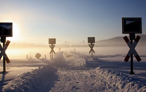Переезд засыпало снегом