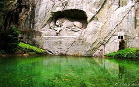 Sculpture of a lion over the water