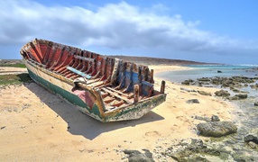 The skeleton of a boat on the beach in Aruba