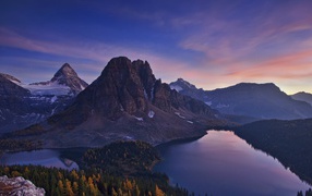 Гора Ассинибойн в Канаде