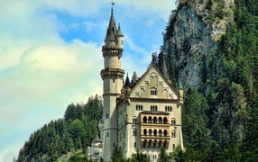 Замок у скалы в Германии