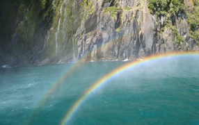 Радуга в Милфорд-Саунд, Новая Зеландия