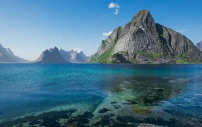 Голубая вода на Лофотенских островах, Норвегия