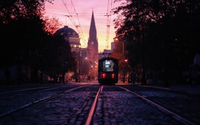 Трамвай на городской улице в Польше