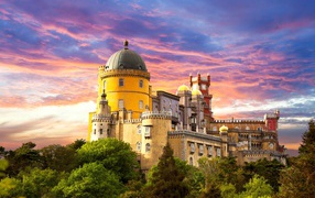 Прекрасный замок на холме, Португалия