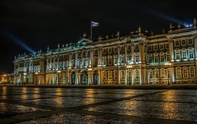 Palace in St. Petersburg under the Russian flag