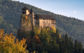 Замок на холме в Словакии