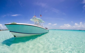 Лодка на Багамах, США