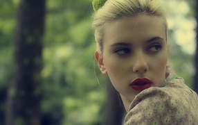 Актриса Скарлетт Йоханссон в гриме