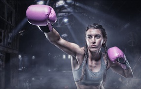 Boxer girl in lilac gloves