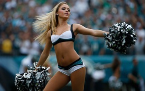 Чирлидерша на стадионе