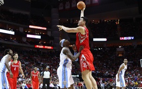 Баскетбольная команда Хьюстона на площадке