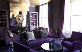 Сиреневая мебель в интерьере гостиной