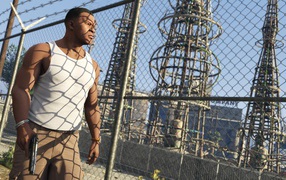 Герой игры Grand Theft Auto V у решетки