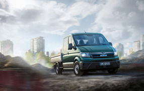Зеленый пикап MAN TGE 3.140 Crew Cab, 2017 
