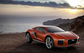 Оранжевый суперкар Audi Nanuk Quattro на фоне океана