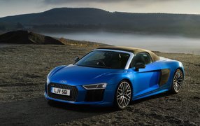 Синий автомобиль  Audi R8 V10 Spyder 2017 
