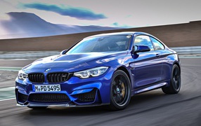 Синий автомобиль BMW M4 CS Worldwide, 2017 года