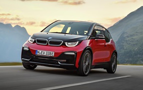 Миниатюрный электромобиль BMW i3s, 2018 года