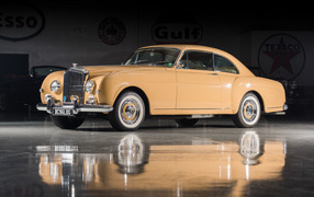 Ретро автомобиль Bentley S1 Continental Sports Saloon by Mulliner LHD 