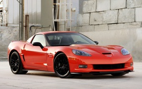 Красный спортивный автомобиль Chevrolet Corvette C7, 2017 