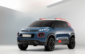 Синий кроссовер Citroen C5 Aircross, 2018 на сером фоне