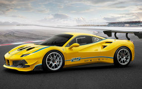 Желтый спортивный автомобиль  Ferrari 488 Challenge 2017 
