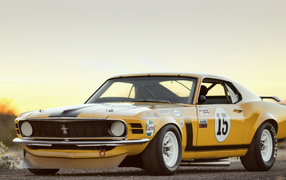 Желтый гоночный автомобиль  Ford Mustang Boss 302, 1969 года