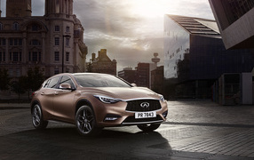 Автомобиль Infiniti Q30 в городе 